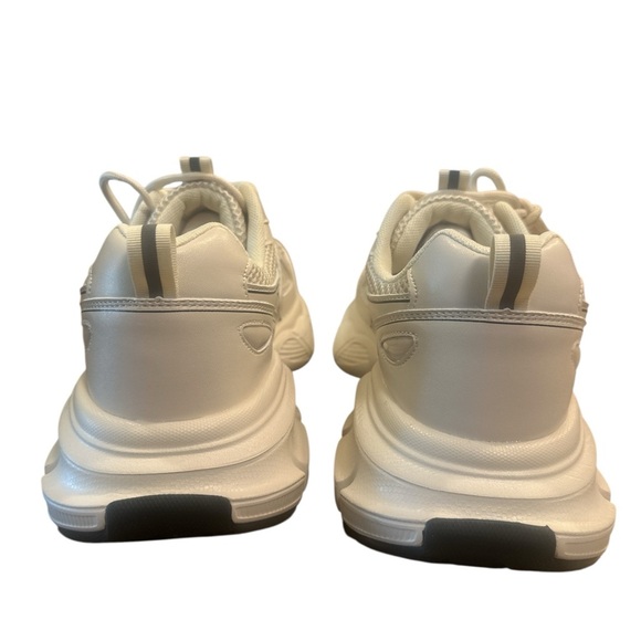 Burness Chunky Sneaker Size 11 Off White Black Lace Up Comfort Insole Athleisure - Picture 6 of 14